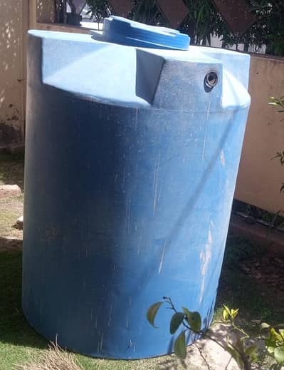 Used water tank 300 gallons capacity