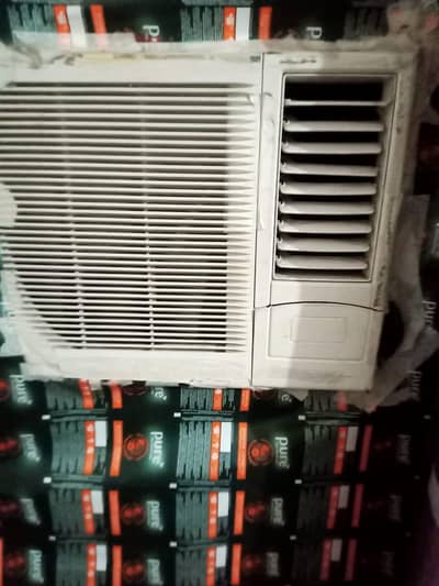 window AC 0.75 ton for sell  all to ok condition me a one cooling