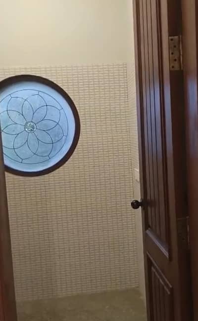 BRAND NEW 500 YARDS FIRST FLOOR PORTION FOR RENT