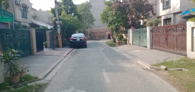 House Of 10 Marla Available For sale In Eden Avenue