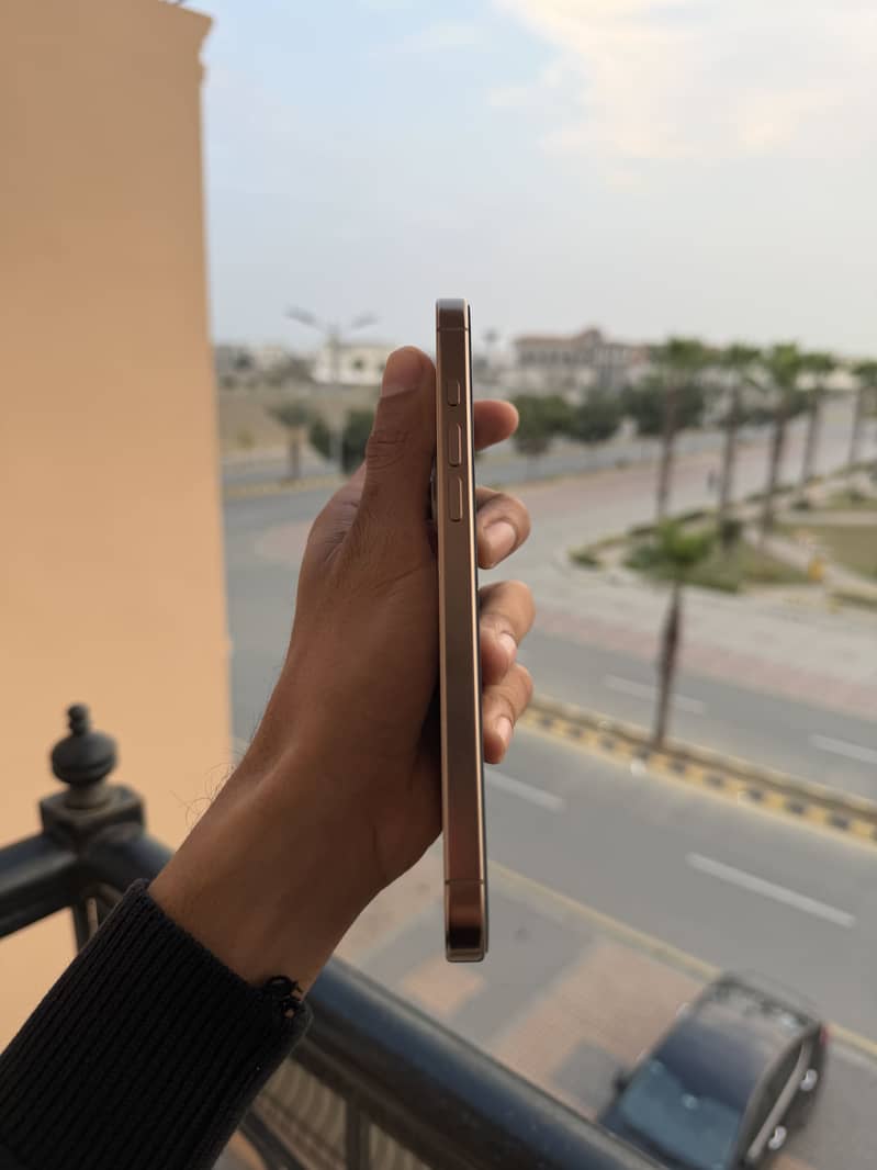 IPHONE 16 PRO MAX (FU) 3