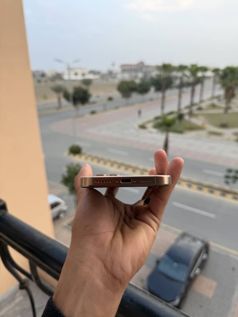 IPHONE 16 PRO MAX (FU) 4