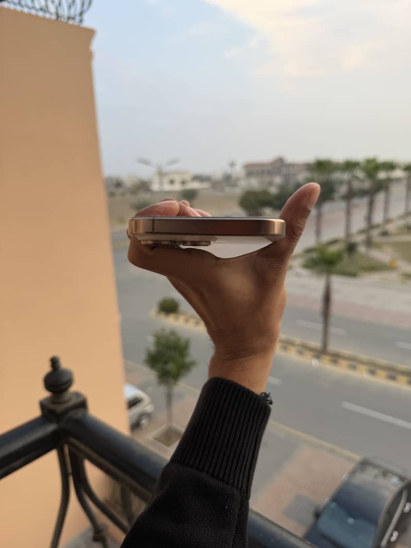 IPHONE 16 PRO MAX (FU) 5