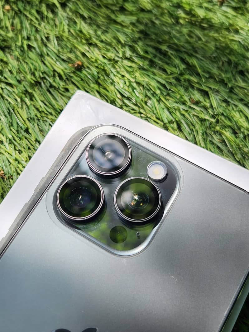 IPhone 15 Pro Max FU 12