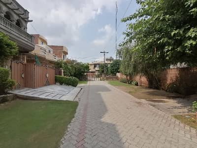 Plot For Sale Main 80 Ft Road