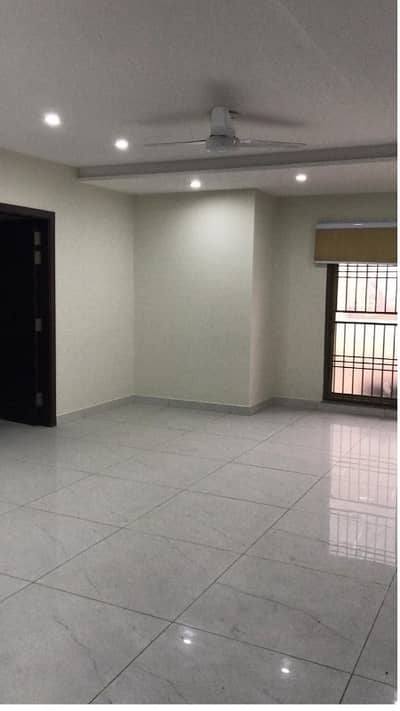 Brand New Building Semi Furnished Area 600 Square Feet Available For Rent Corporate Office In Main Boulevard Road Gulberg 3 Lahore