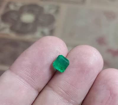 natural emerald SWAT with certificate