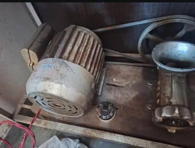 meat grinder full in copper wire