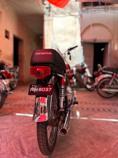 Honda CD 70 bike 2011 madel all Punjab numbr