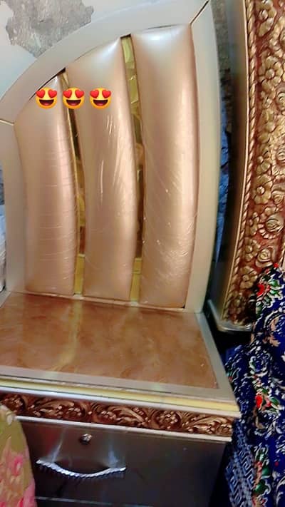 bed 2 sude table and dressing