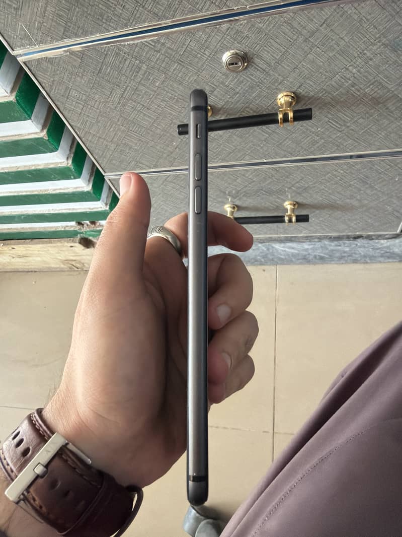 Apple iPhone 8 Plus 2