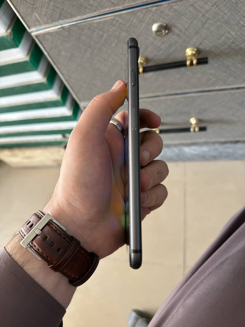 Apple iPhone 8 Plus 3