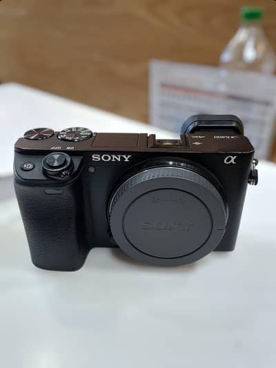 Sony A6400 Body only (Complete Box)