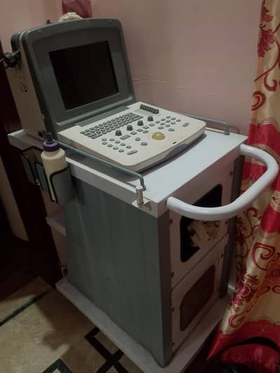 Ultrasound machine With Backup betry And Printer