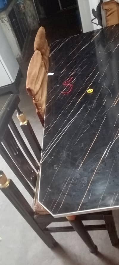 sale 6 chairs and dinning table excellent condition