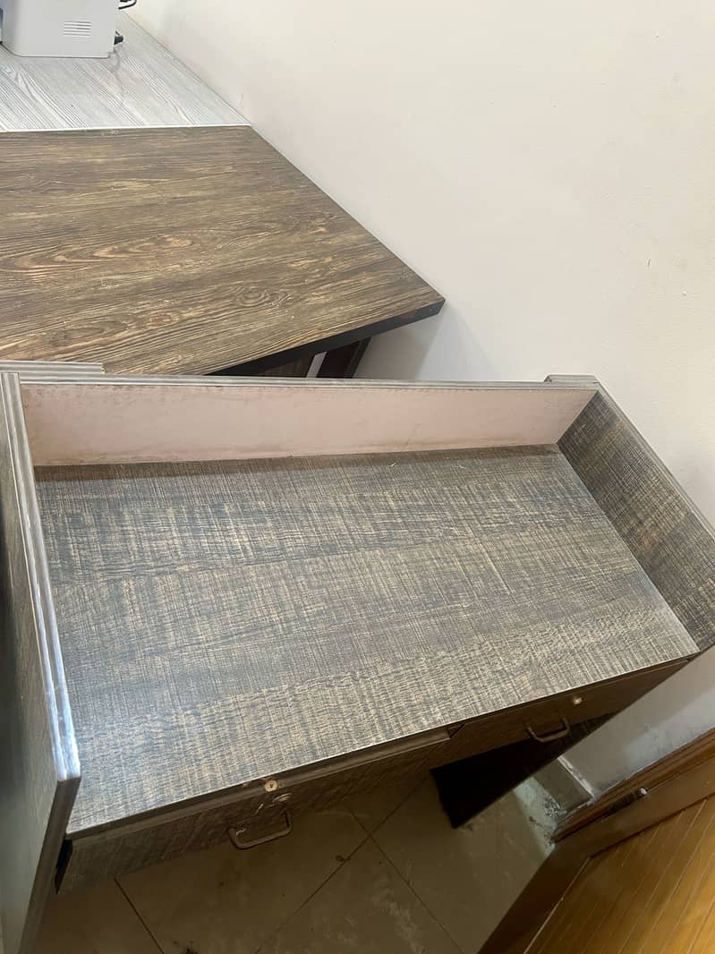Office table Condition 10/10 6