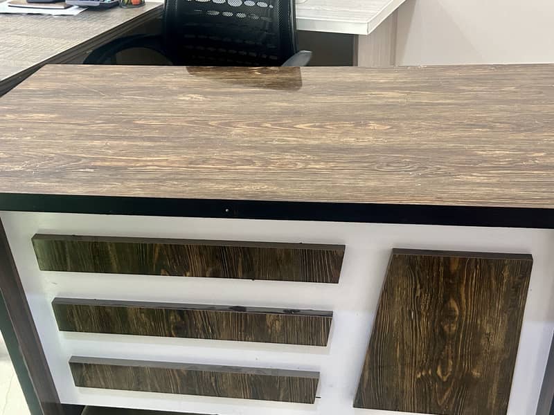 Office table Condition 10/10 7