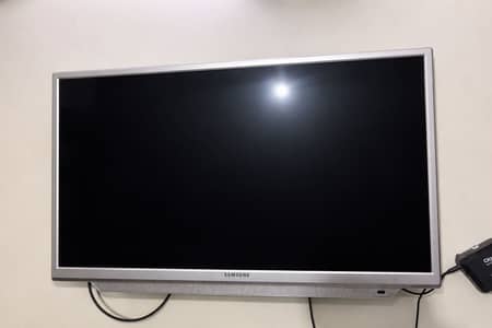 Samsung LED TV | Large Screen | Crystal Clear Display | Wall Mounted