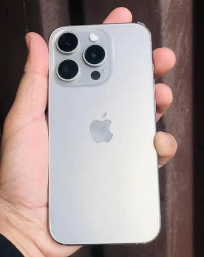 IPHONE 15 PRO WHITE TITANIUM With box and cable