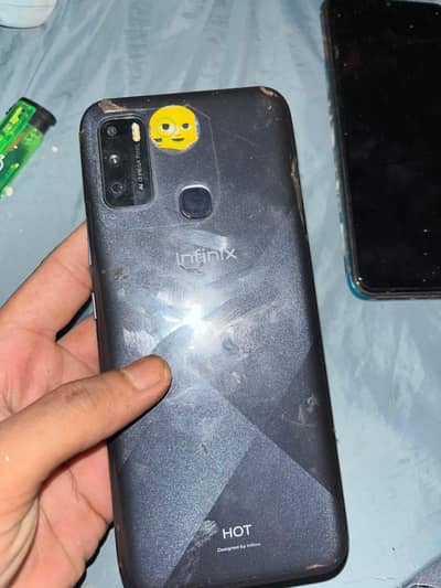 Infinix hot 9 play 4/64 6000mh battery exchange possible
