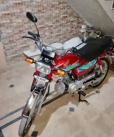 ہونڈا سی ڈی 70 ریڈ کلر