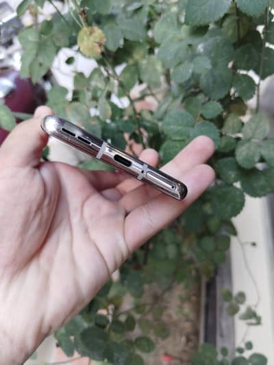 OnePlus 8 CpI'd dual sim 12gb256  all ok phone ha bas line hen phone m