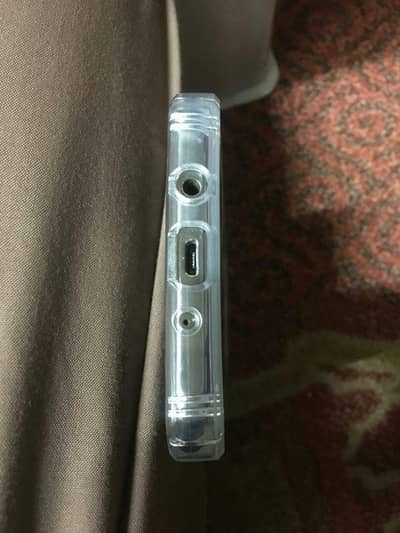 awalibel in wight colour no box no charge