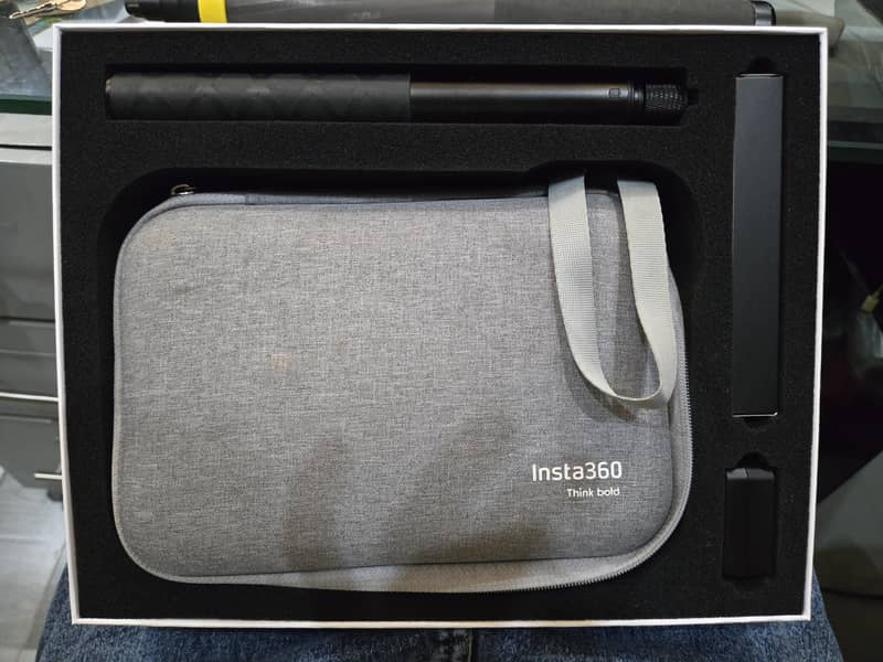 Insta360 x5 essential Bundle 7