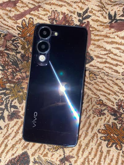 Vivo y04 one hand use