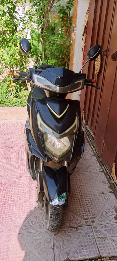 Headline: YJ Future Electric Scooter | Like New | 8-Month Battery | In