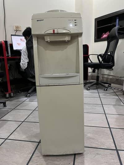 Water Dispenser  Hot and Cold Both.  working condition.
