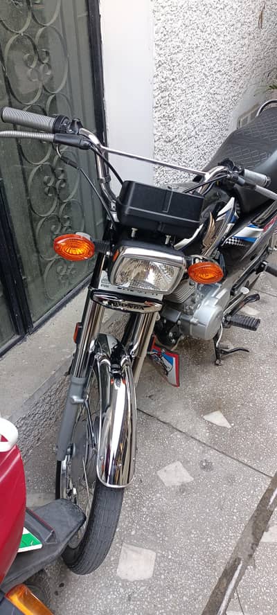 Honda 125 for Sale in lush condition 0-3-3-1-4-1-3-3-5-3-9