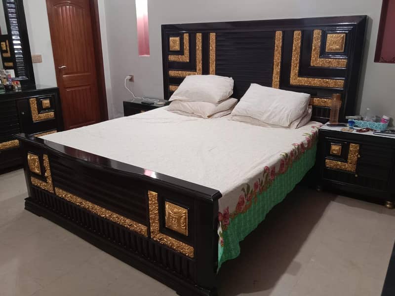 Bed and Dressing Table 0