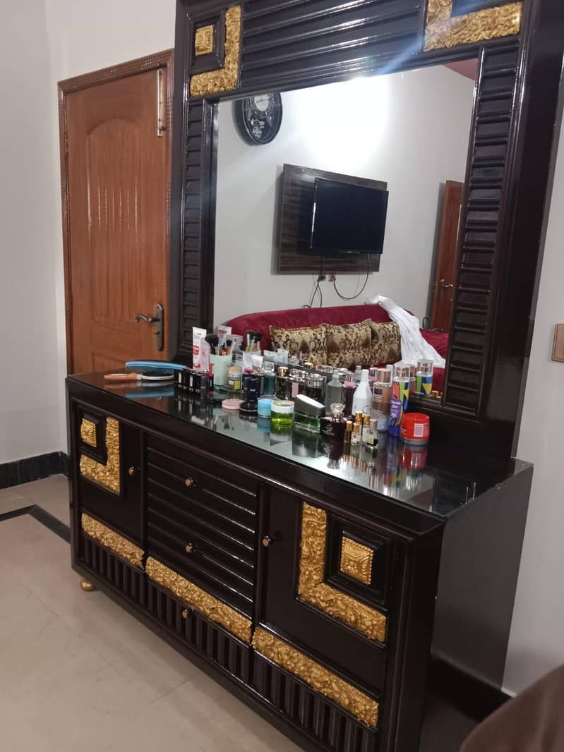 Bed and Dressing Table 4