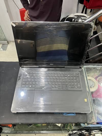 We deal all kind of laptop whole sale