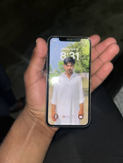 Iphone xs factory unlock