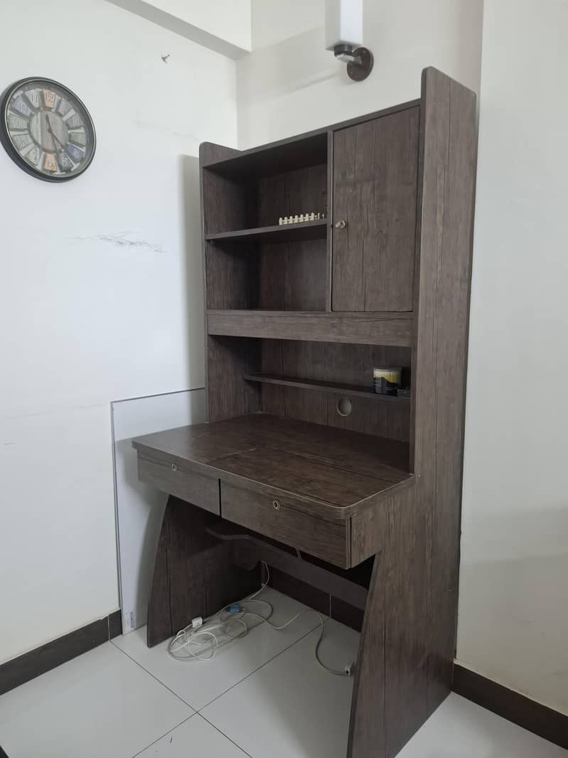 Computer/Study table in good condition 2