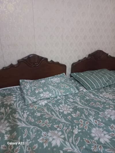 2 single beds