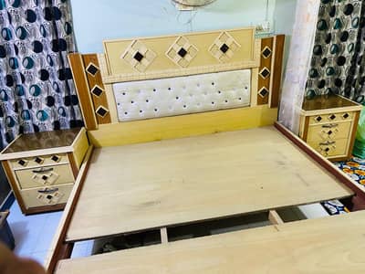 3 piece bedroom set with king size bed + 3 door almaari
