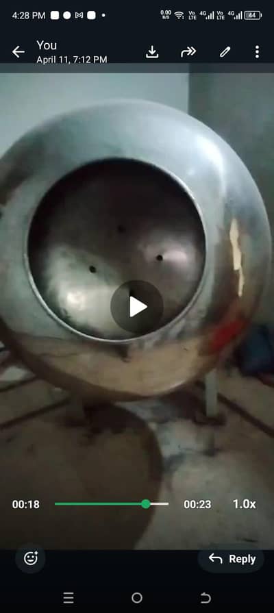 2 Packing machines and 1 steel haanda. 410000.00