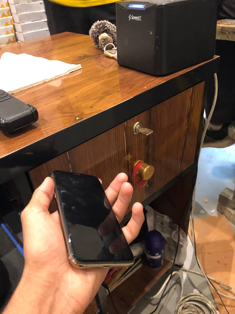iPhone XS 3