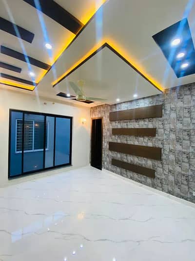 5 Marla Beautiful Ground Portion in Gulraiz near Bahria Town