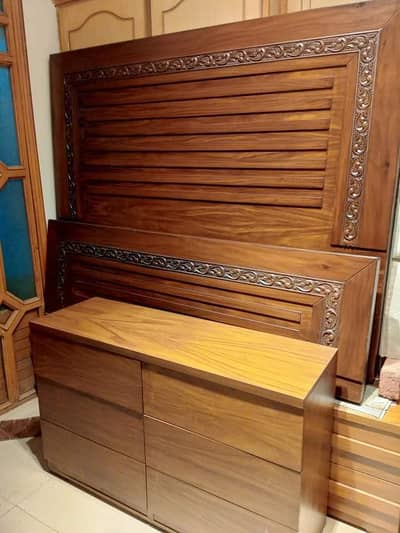 bed / bed set / double bed / bedroom furniture / wooden bed