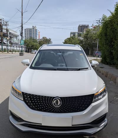 DFSK Glory 580 Pro 7 Seater Sunroof