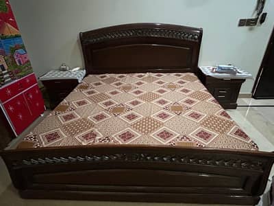6/6 Bed for sale without mattress