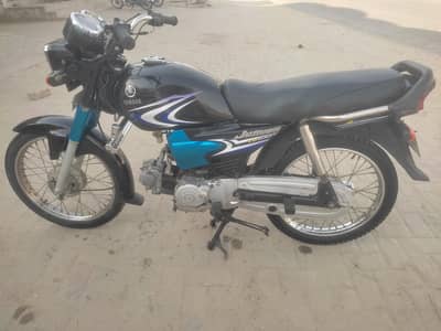 Yamaha Junoon 100cc. Whatsapp. O3O85831111