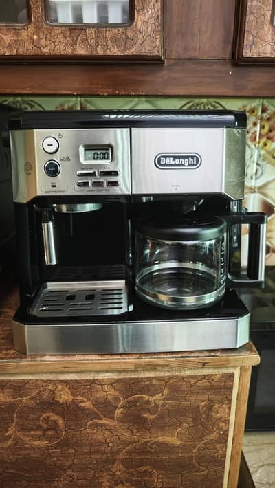 De'Longhi Coffee Machine (Espresso + Drip Coffee Maker) – Excellent