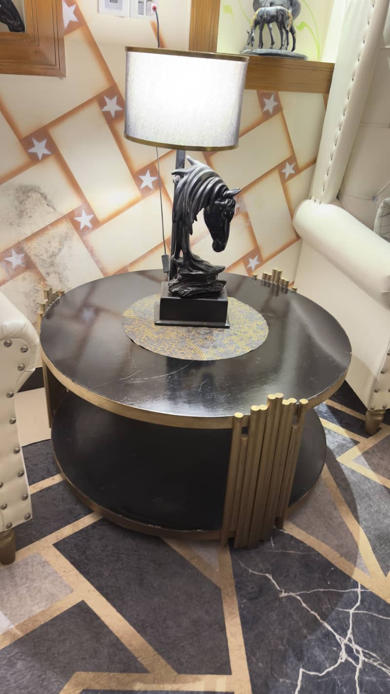 Round centre table 2