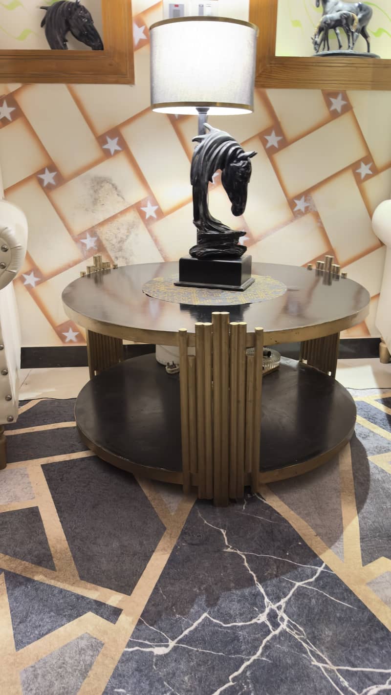 Round centre table 3