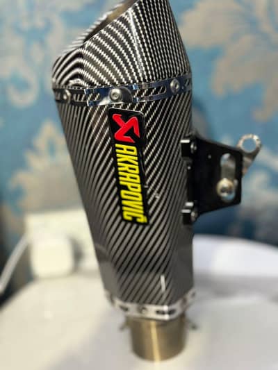 akrapovic shark style exhaust for sale 10 by 9  all ok no any issue